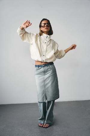 Image 2 of 8