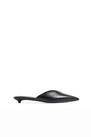 Black Slipper mit kleinem Absatz