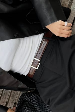 Gürtel mit eckiger Schnalle