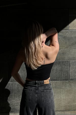 Black Ekologisk ribbstickad croppad tubtopp