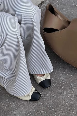 Ballerinasko med kontrastfarvet spids