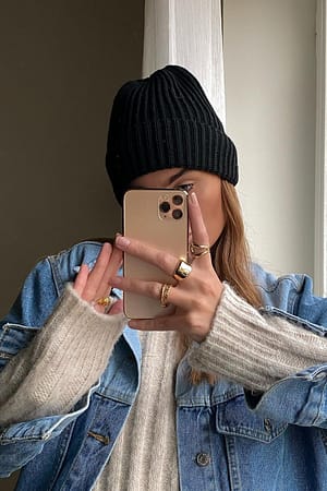 Black Basic Knitted Beanie