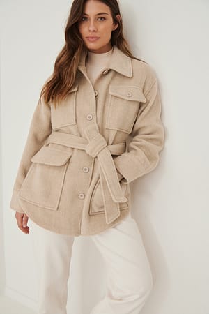 Light Beige Jacka Med Bälte
