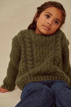 Olive Night Mini Strickpullover mit Zopfmuster