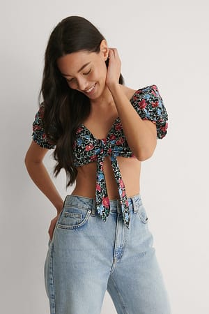 Organisches kurzes Cropped-Top mit Bindung vorne