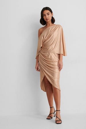 Asymmetrisches Kleid