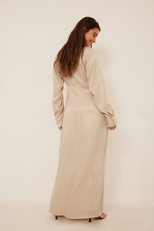 Draperad maxiklänning i satin
