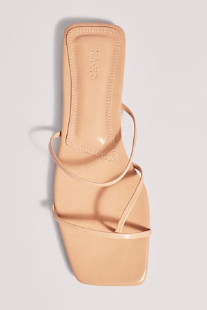 Feine flache Riemchenslipper