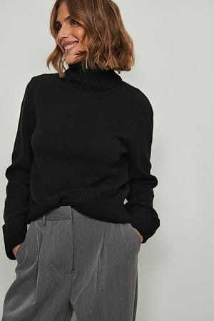 Black Sweater met gevouwen mouwen en hoge halslijn