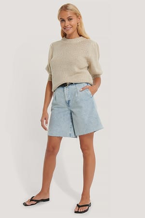Light Blue Bermudashort Met Plooi Aan De Voorkant