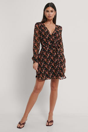 Black/Flower Print Chiffon-Kleid Zum Wickeln Vorne