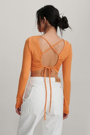 Orange Top met knoop aan de achterkant