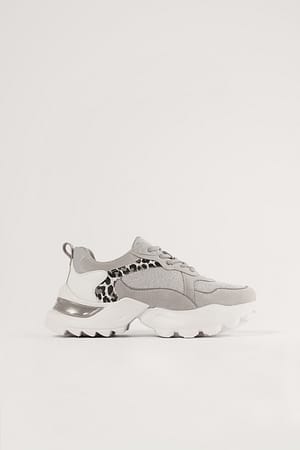 Grey Sneakers Met Luipaarddetail