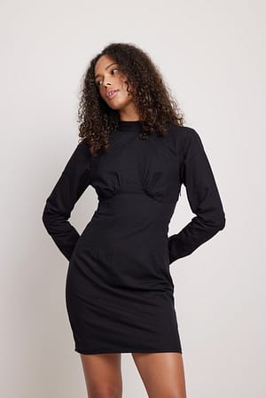 Black Minikleid mit offenem Rücken