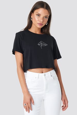 Black/White Lip Cropped Tee