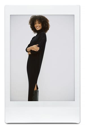 Black Langes, hochgeschlossenes Strickkleid mit Schlitz