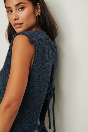 Dark Blue Strickweste mit offenem Rücken