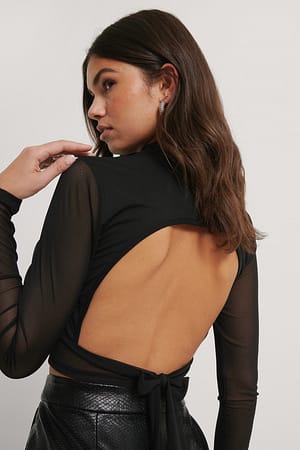 Black Meshtop Met Open Rug En Strik