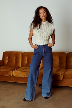 Offwhite Strickweste mit Fischgrätmuster