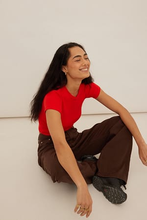 Red Ekologisk ribbad t-shirt