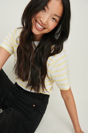 White/Yellow Recht cropped T-shirt met strepen van biologisch katoen