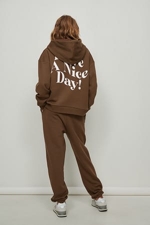 Brown Spitz zulaufende Bio-Sporthose