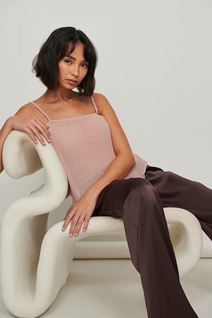 Dark Dusty Pink Recyceltes Unterhemd mit Rundhalsausschnitt und dekorativen Falten