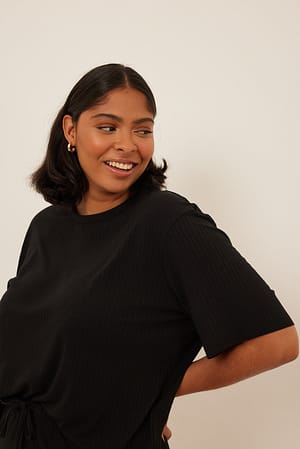 Black Gerecyclede geribde T-shirt met kniprand