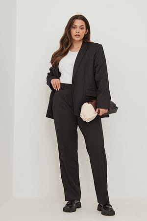 Black Recycelte Anzughose mit mittlerer Taille