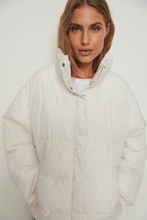 Offwhite Recycelte gefütterte Midi-Jacke