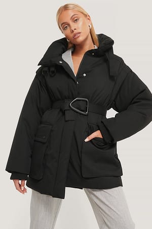 Black Jacke Mit Abnehmbaren Ärmeln Und Gürtel