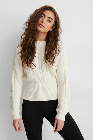 Organischer Strickpullover mit geripptem Detail