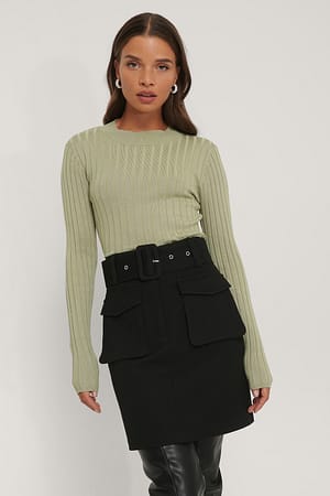 Light Khaki Gerippter Strickpullover Mit Hohem Ausschnitt