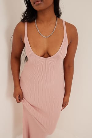 Pink Ribbet strikkekjole med dyp rygg