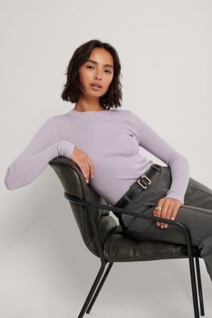 Lilac Ribbestrikket Genser Med Rund Utringning