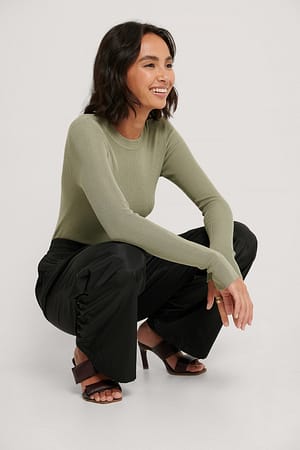 Gerippter Rundhals-Strickpullover