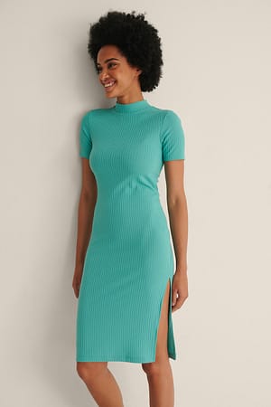 Green Ripp-Kleid mit Schlitz-Detail