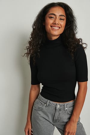 Black Topp med roll-neck