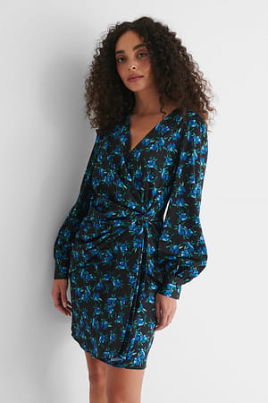 Blue Flower Recyceltes Satin-Wickelkleid