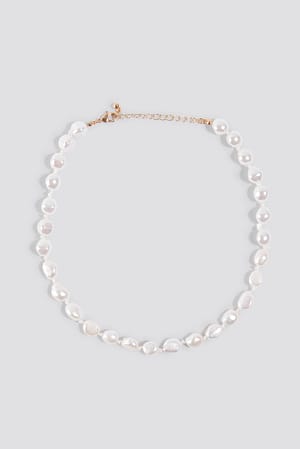 White Shell Look Necklace