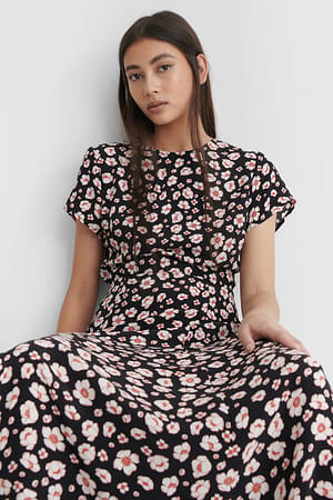 Dark Flower Robe Dos Ouvert