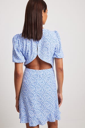 Blue Flower Kurzärmeliges Minikleid mit offenem Rücken