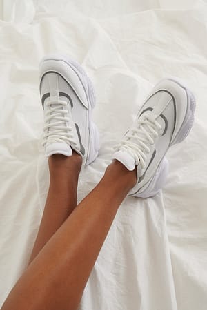 White Slim Sneakers Met Meshmix