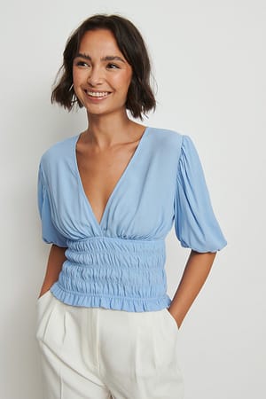 Dusty Blue Top met V-hals en gesmokte taille