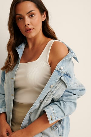 Offwhite Linne med fyrkantig halsringning