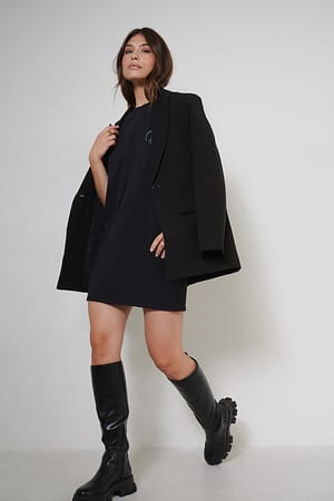 Black T-Shirt-Kleid