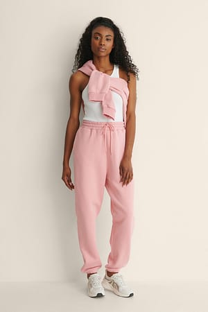 Spitz zulaufende Bio-Sporthose