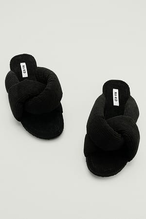 Slippers med knytting