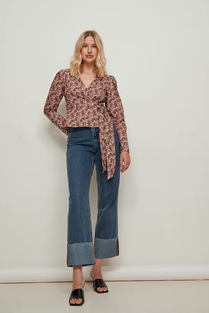 Red/Pink Roses Bluse Mit V-Ausschnitt Und Schnürung Vorne