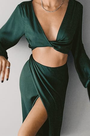Dark Green Vridd satengbluse